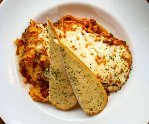 lasagna with garlic bread