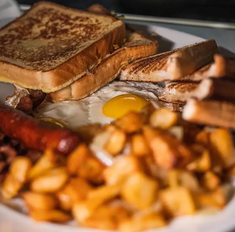 Our famous breakfast platter with toast, sausages, eggs and homefries. 